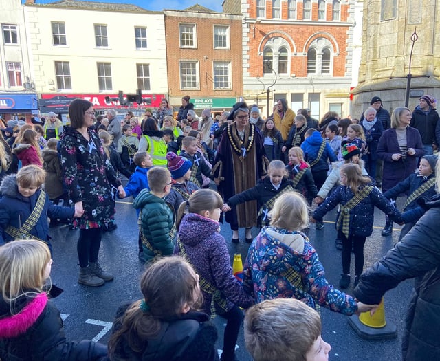 Hundreds of students celebrate St Piran's Day with town parade