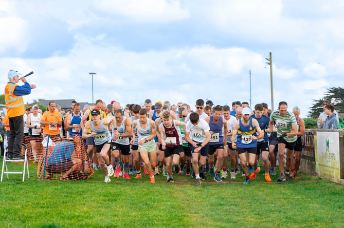 The start of the senior race.