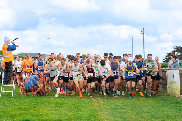 The start of the senior race.