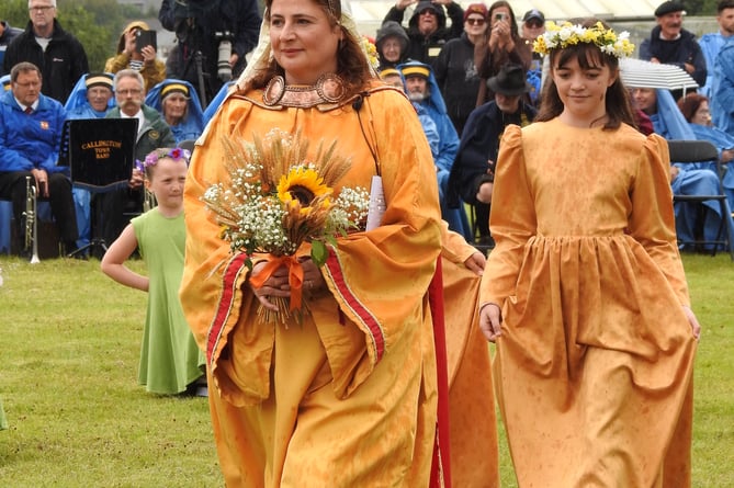 The Lady of Cornwall and her attendants as the flower girls perform their Dons an Blejyow. 