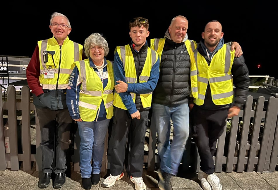 Volunteers in regular run to help homeless