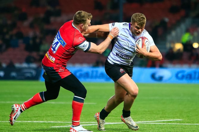 Pirates' replacement Charlie McCaig looks to hand off Gloucester's England winger Ollie Thorley. Picture: Brian Tempest