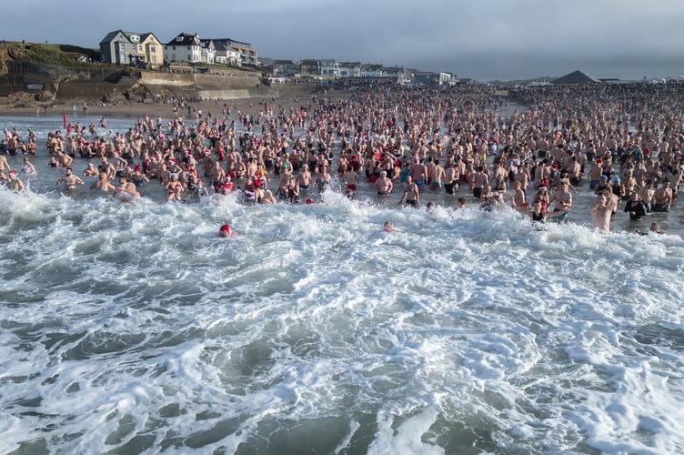 Bude Christmas Day Swim 2024. Swimmers gather for the annual Christmas Day dip at Crooklets Beach in Bude, Cornwall. Mark Theisinger 07976 918112